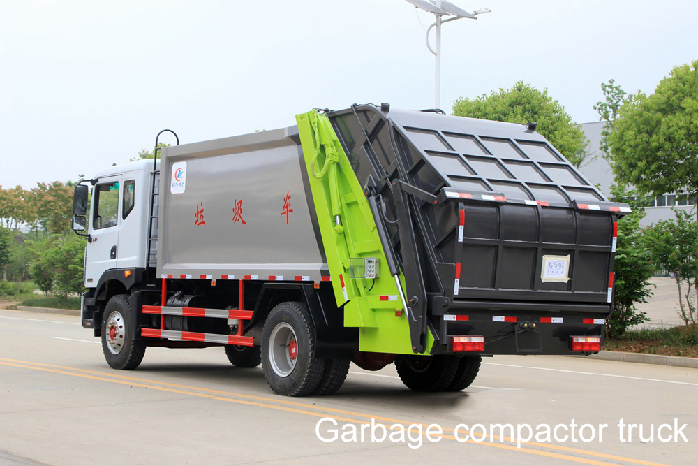 Garbage compactor truck